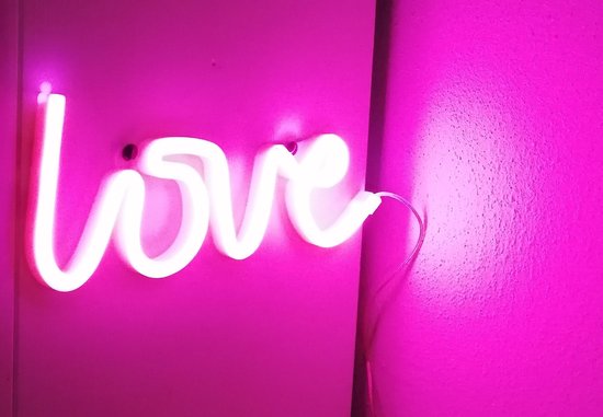 LED Love Lamp - Neon Love Wall Light - Netsnoer met schakelaar