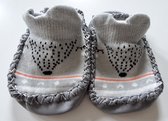 Schattige babyslofjes grijs - slofsokken - maat 0-6 maanden