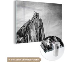 Glasschilderij - Man - Natuur - Zwart - Wit - Glasplaat - Foto op glas - Glasschilderijen woonkamer - Schilderij op glas - 180x120 cm - Muurdecoratie - Wanddecoratie - Slaapkamer - Kamer decoratie