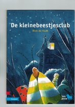 Boek "De kleinebeestjesclub" door Rick de Haas. Een lieve illustratie van insecten en een huisje bij nacht.