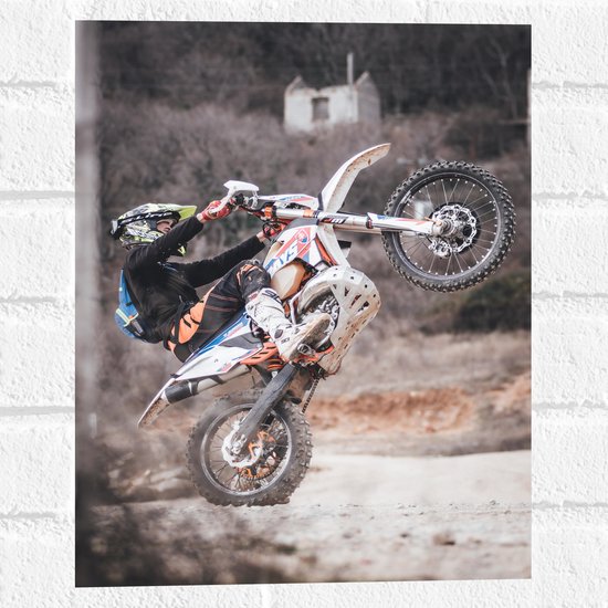 Muursticker - Man Stuntend op Motor op Motorcross Parcour - 30x40 cm Foto op Muursticker