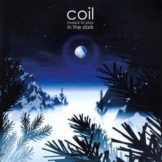 Albumcover met de tekst "coil musick to play in the dark²", een winterlandschap met bergen, mist, een maan en dennenboomtakken op de voorgrond.