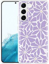 Cazy Hoesje geschikt voor Samsung Galaxy S22+ Abstracte Paarse Bloemen