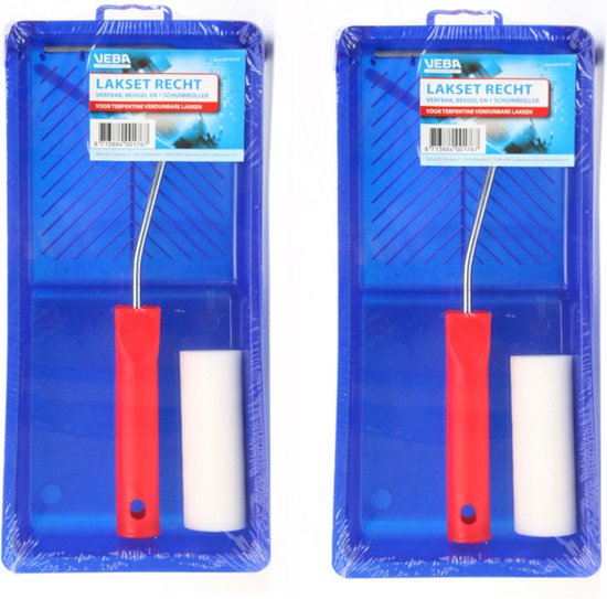 Twee blauwe verfbakken met rode lakrollen en witte schuimrollers.