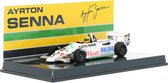 De 1:43 Diecast modelauto van de Ralt Toyota RT3 # 2 van de 1e F3 test in Silverstone in 1982.De bestuurder was Ayrton Senna.De fabrikant pf het schaalmodel is Minichamps.Dit model is alleen online beschikbaar.