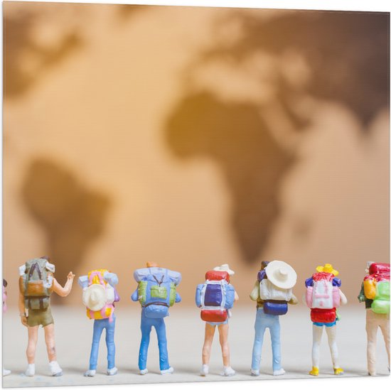 Vlag - Groepje Miniatuurpoppetjes kijkend naar Wereldkaart - 80x80 cm Foto op Polyester Vlag