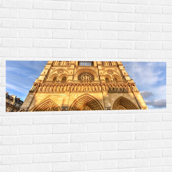 WallClassics - Muursticker - Vooraanzicht van de Notre Dame in Parijs - 120x40 cm Foto op Muursticker