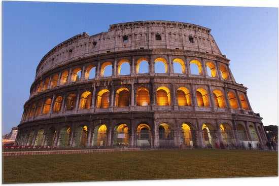 WallClassics - Vlag - Verlicht Colosseum in Rome in de Avond - 105x70 cm Foto op Polyester Vlag