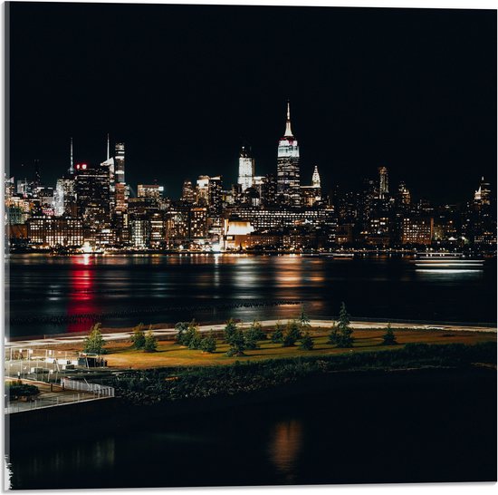 Acrylglas - Skyline in New York in de Nacht - 50x50 cm Foto op Acrylglas (Wanddecoratie op Acrylaat)