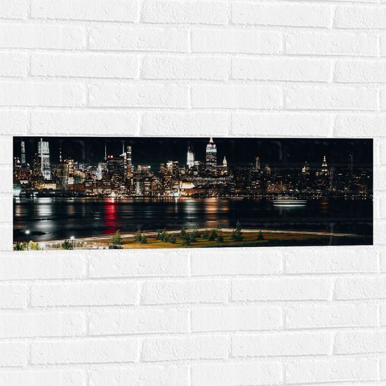 Muursticker - Skyline in New York in de Nacht - 90x30 cm Foto op Muursticker