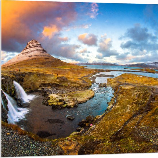 Acrylglas - Kirkjuffel Berg in Landschap van IJsland - 80x80 cm Foto op Acrylglas (Wanddecoratie op Acrylaat)