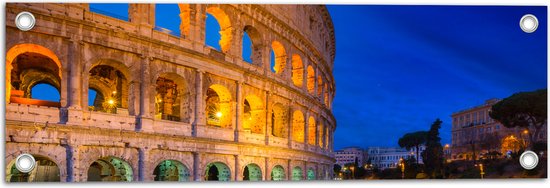 WallClassics - Tuinposter – Voetpad langs Colloseum van Rome in de Avond - 60x20 cm Foto op Tuinposter (wanddecoratie voor buiten en binnen)