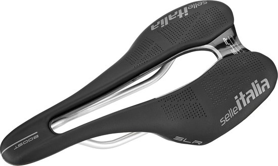Zwart fietszadel van Selle Italia met perforaties, 'SLR' en 'Superflow' logo's, zilverkleurige rails.