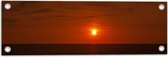 Tuinposter – Roodkleurige Zonsondergang aan de Horizon bij de Oceaan - 60x20 cm Foto op Tuinposter (wanddecoratie voor buiten en binnen)