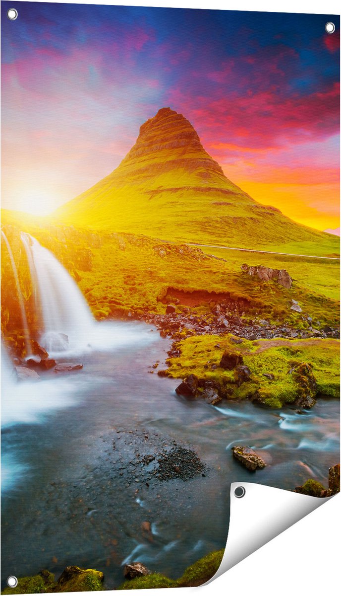 Gards Tuinposter Waterval bij een Vulkaan met Zonsondergang - 60x90 cm - Tuindoek - Tuindecoratie - Wanddecoratie buiten - Tuinschilderij Multikleur