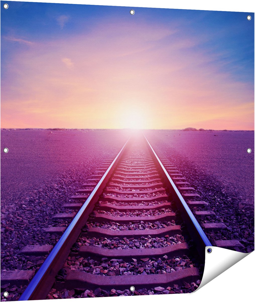 Gards Tuinposter Rails Spoorweg in de Woestijn bij Zonondergang - 100x100 cm - Tuindoek - Tuindecoratie - Wanddecoratie buiten - Tuinschilderij Multikleur
