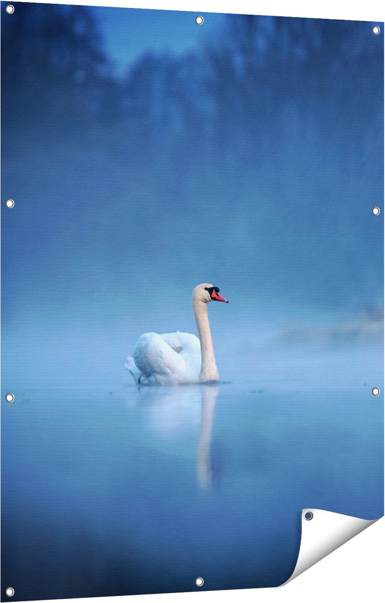 Gards Tuinposter Zwaan op het Water tussen de Mist - 90x120 cm - Tuindoek - Tuindecoratie - Wanddecoratie buiten - Tuinschilderij Multikleur