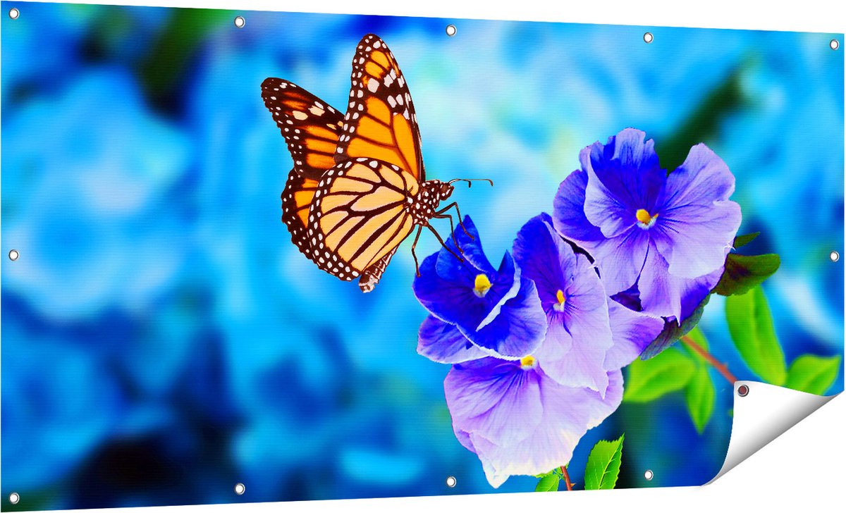 Gards Tuinposter Oranje Vlinder bij Paarse Bloemen - 160x80 cm - Tuindoek - Tuindecoratie - Wanddecoratie buiten - Tuinschilderij Multikleur