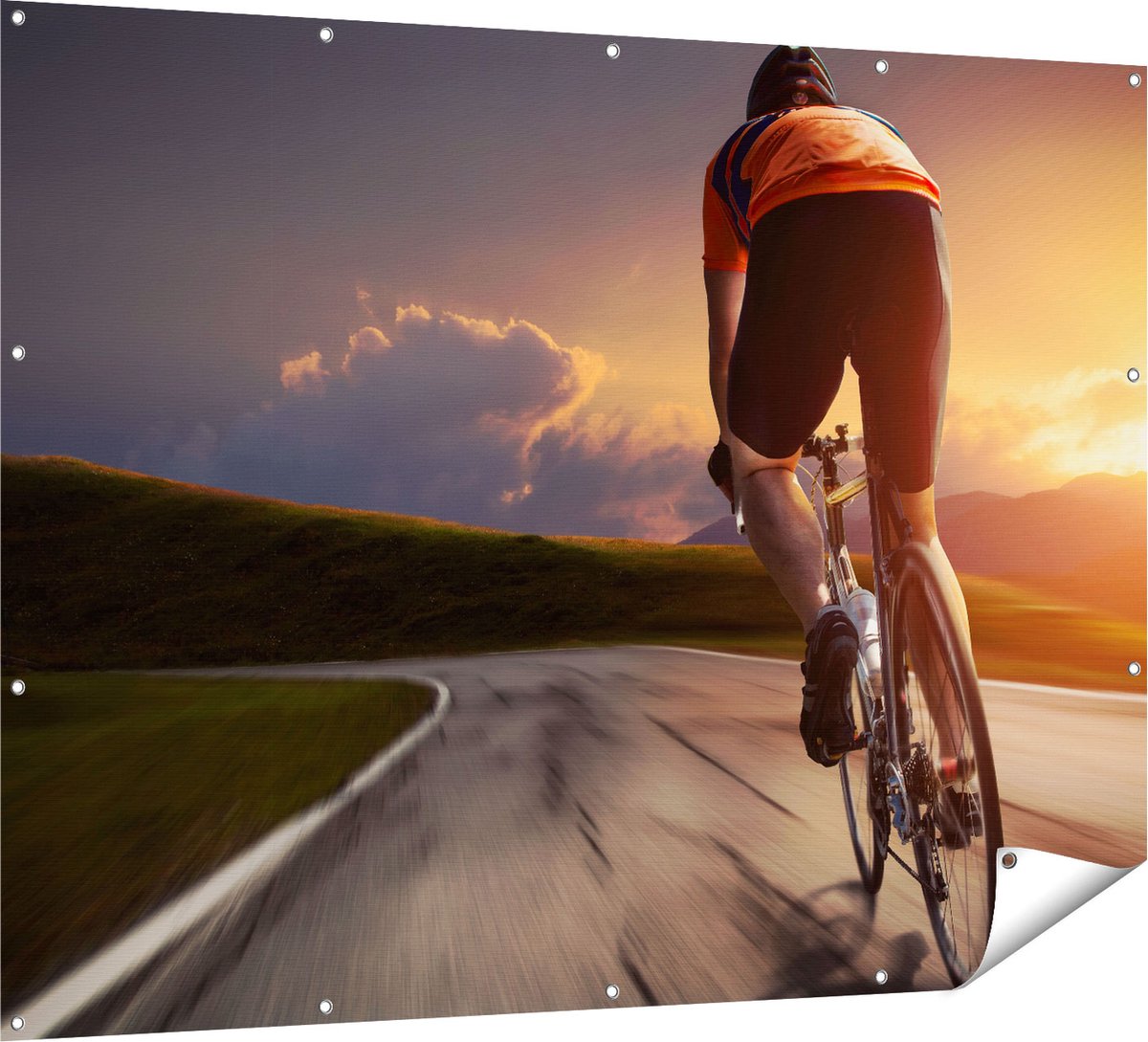 Gards Tuinposter Wielrennen Fietser op de Weg bij Zonsondergang - 160x120 cm - Tuindoek - Tuindecoratie - Wanddecoratie buiten - Tuinschilderij Multikleur