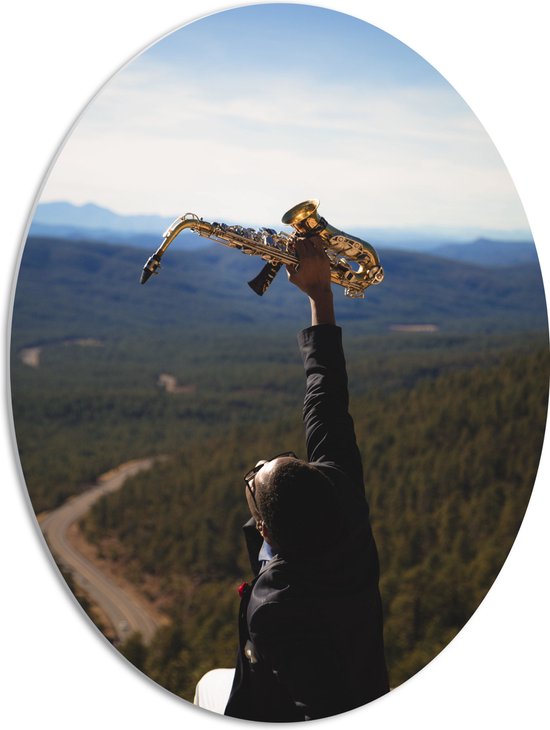 PVC Schuimplaat Ovaal - Man met Trompet aan de Rand van Cliff met Uitzicht - 51x68 cm Foto op Ovaal (Met Ophangsysteem)