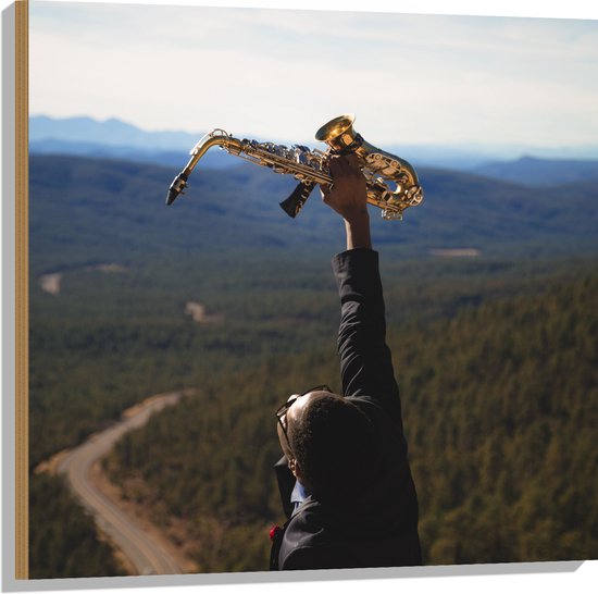 Hout - Man met Trompet aan de Rand van Cliff met Uitzicht - 80x80 cm - 9 mm dik - Foto op Hout (Met Ophangsysteem)