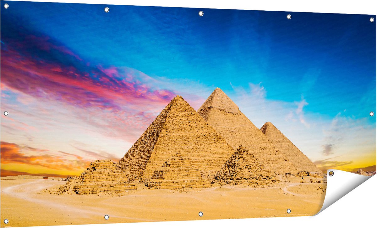 Gards Tuinposter Egyptische Piramides bij Zonsondergang - 160x80 cm - Tuindoek - Tuindecoratie - Wanddecoratie buiten - Tuinschilderij Multikleur
