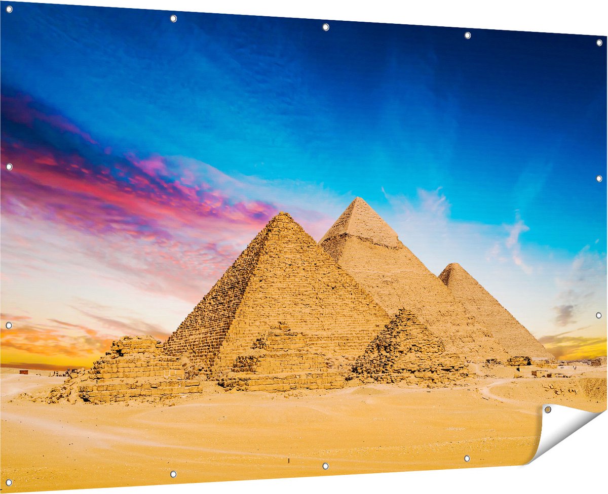 Gards Tuinposter Egyptische Piramides bij Zonsondergang - 180x120 cm - Tuindoek - Tuindecoratie - Wanddecoratie buiten - Tuinschilderij Multikleur