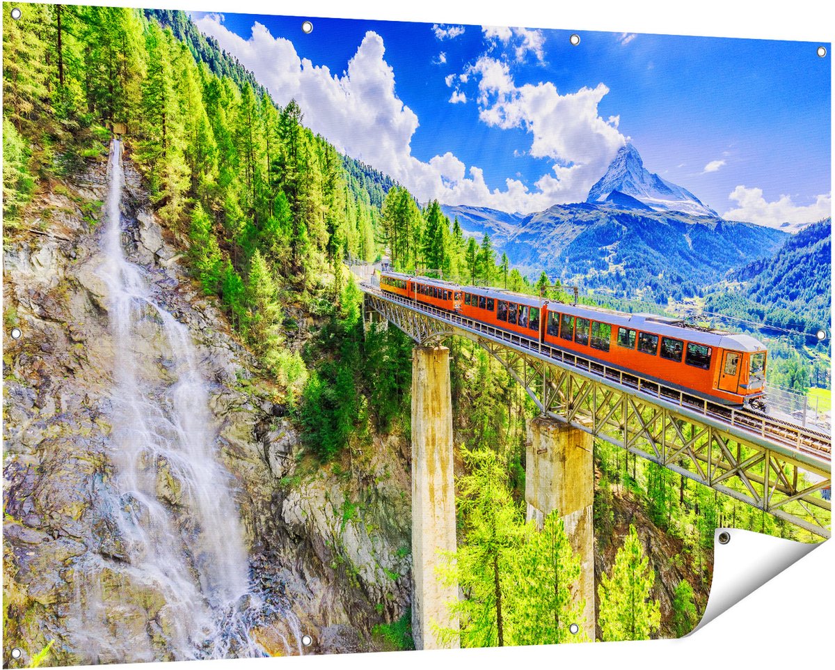 Gards Tuinposter Trein op een Brug bij een Waterval in Zwitserland - 150x100 cm - Tuindoek - Tuindecoratie - Wanddecoratie buiten - Tuinschilderij Multikleur