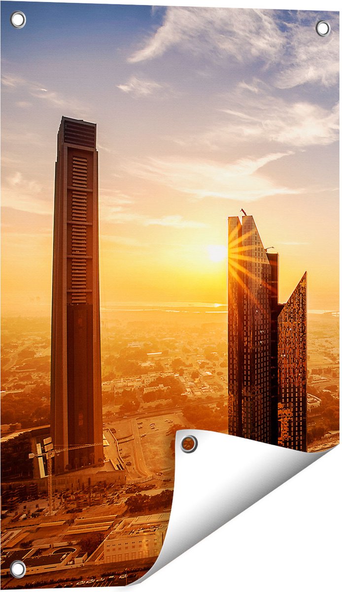 Gards Tuinposter Dubai Stad bij Zonsopgang - 40x60 cm - Tuindoek - Tuindecoratie - Wanddecoratie buiten - Tuinschilderij Multikleur