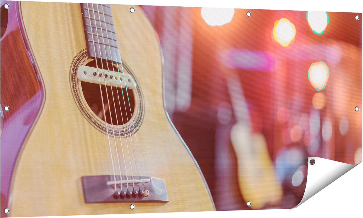 Gards Tuinposter Gitaar bij het Podium - 140x70 cm - Tuindoek - Tuindecoratie - Wanddecoratie buiten - Tuinschilderij Multikleur