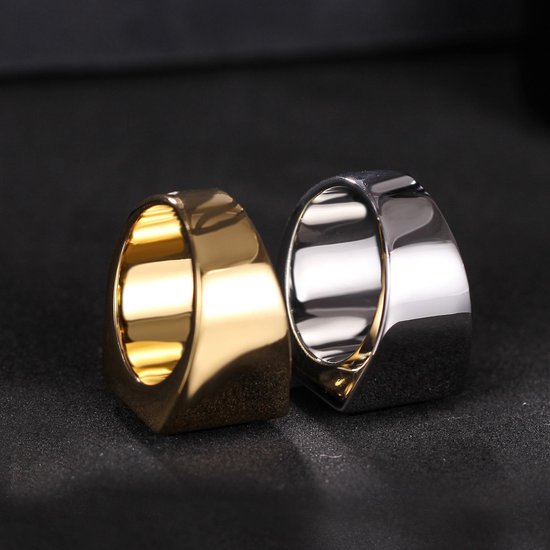 Chevalière pour homme dorée avec pierre noire – Acier – Bague Bagues Hommes – Cadeau pour Homme – Cadeaux Masculins