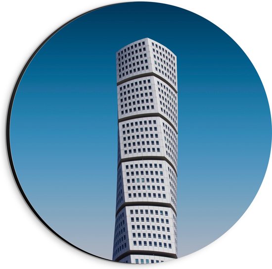 Dibond Muurcirkel - Turning Torso Gebouw met Roze en Blauwe Achtergrond - Zweden - 20x20 cm Foto op Aluminium Muurcirkel (met ophangsysteem)