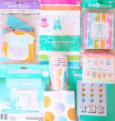 Babyshower decoratie pastelkleurig pakket XL Baby Kleertjes 56-delig - babyshower - baby - geboorte - zwanger - slinger - tafelkleed - uitnodiging