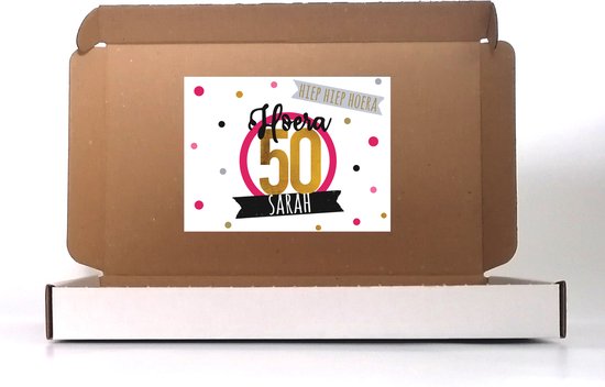 Sarah 50 jaar cadeau - Hoera 50 Sarah - Tony Chocolonely caramel zeezout - dropmix - Duyvis borrelnootjes - Lekker & Zoet