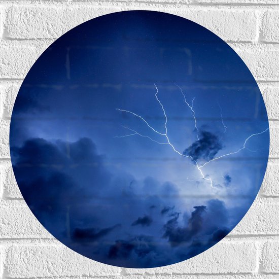 Muursticker Cirkel - Kleine Bliksemschichten bij Donkere Wolken in de Lucht - 50x50 cm Foto op Muursticker