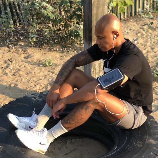 Mobigear Easy Fit Sport Armband Case - Convient pour Samsung Galaxy M23 - Étui pour téléphone portable - Vert