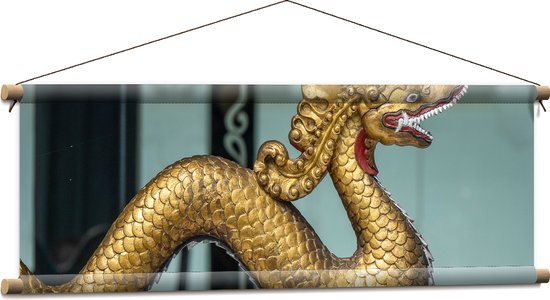 Textielposter - Traditionele Chinese Gouden Draak op Rand van Balkon - 90x30 cm Foto op Textiel