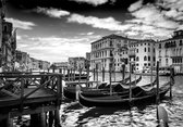 Papier Papier peint photo Intissé - Gondoles à Venetië noir et blanc - 254 x 184 cm