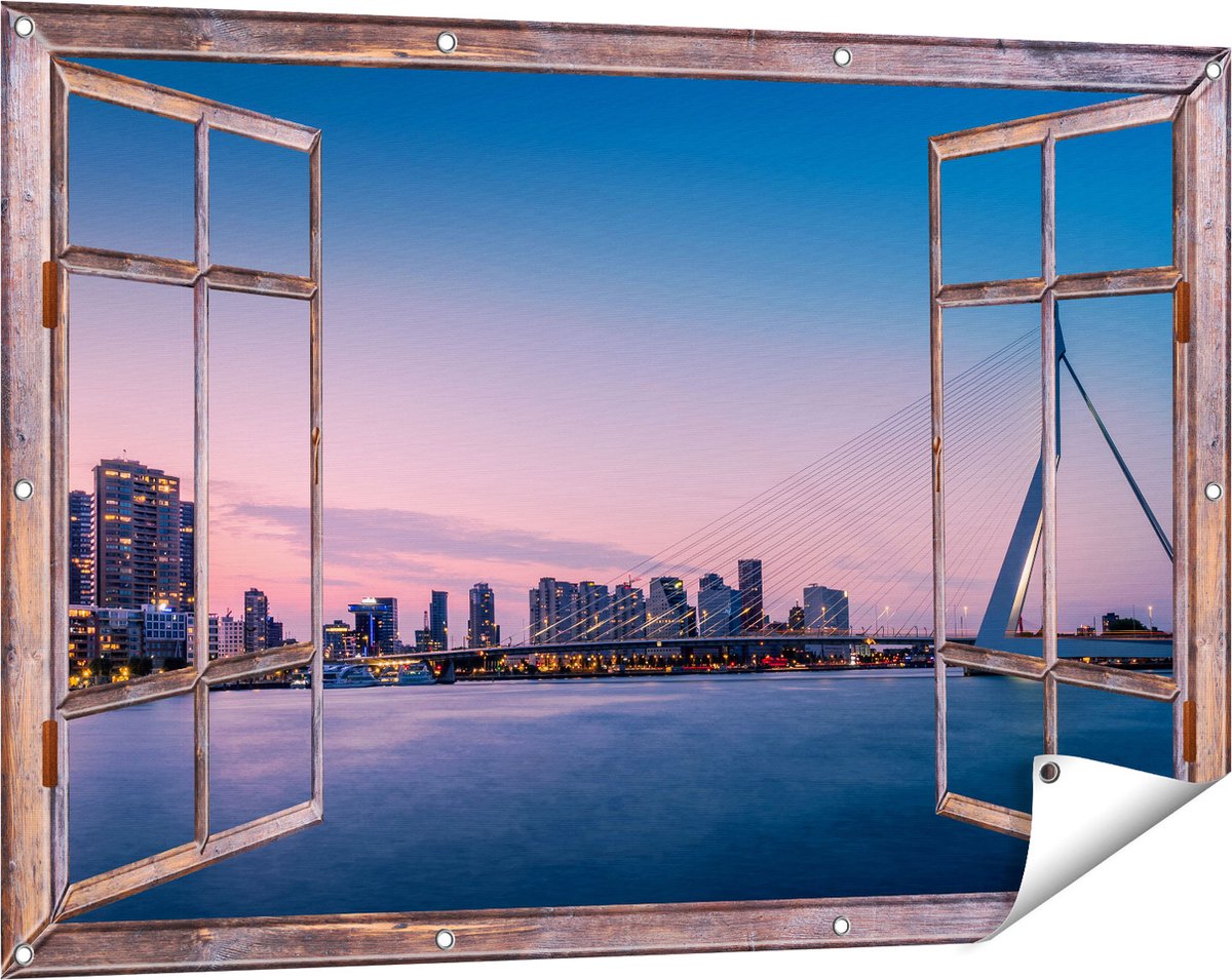 Gards Tuinposter Doorkijk Erasmusbrug in Rotterdam met Zonsondergang - 120x80 cm - Tuindoek - Tuindecoratie - Wanddecoratie buiten - Tuinschilderij Bruin