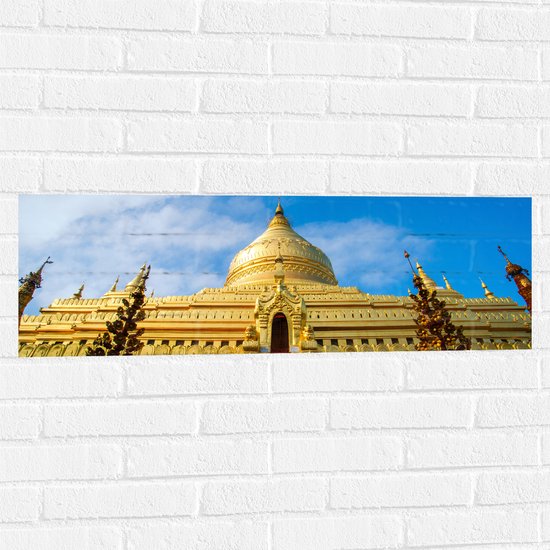 Muursticker - Vooraanzicht van Gouden Shwezigon Pagoda Tempel in Myanmar - 90x30 cm Foto op Muursticker