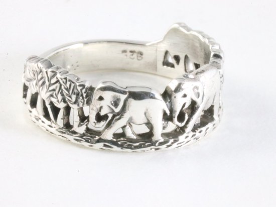 Zilveren ring met olifanten - maat 17