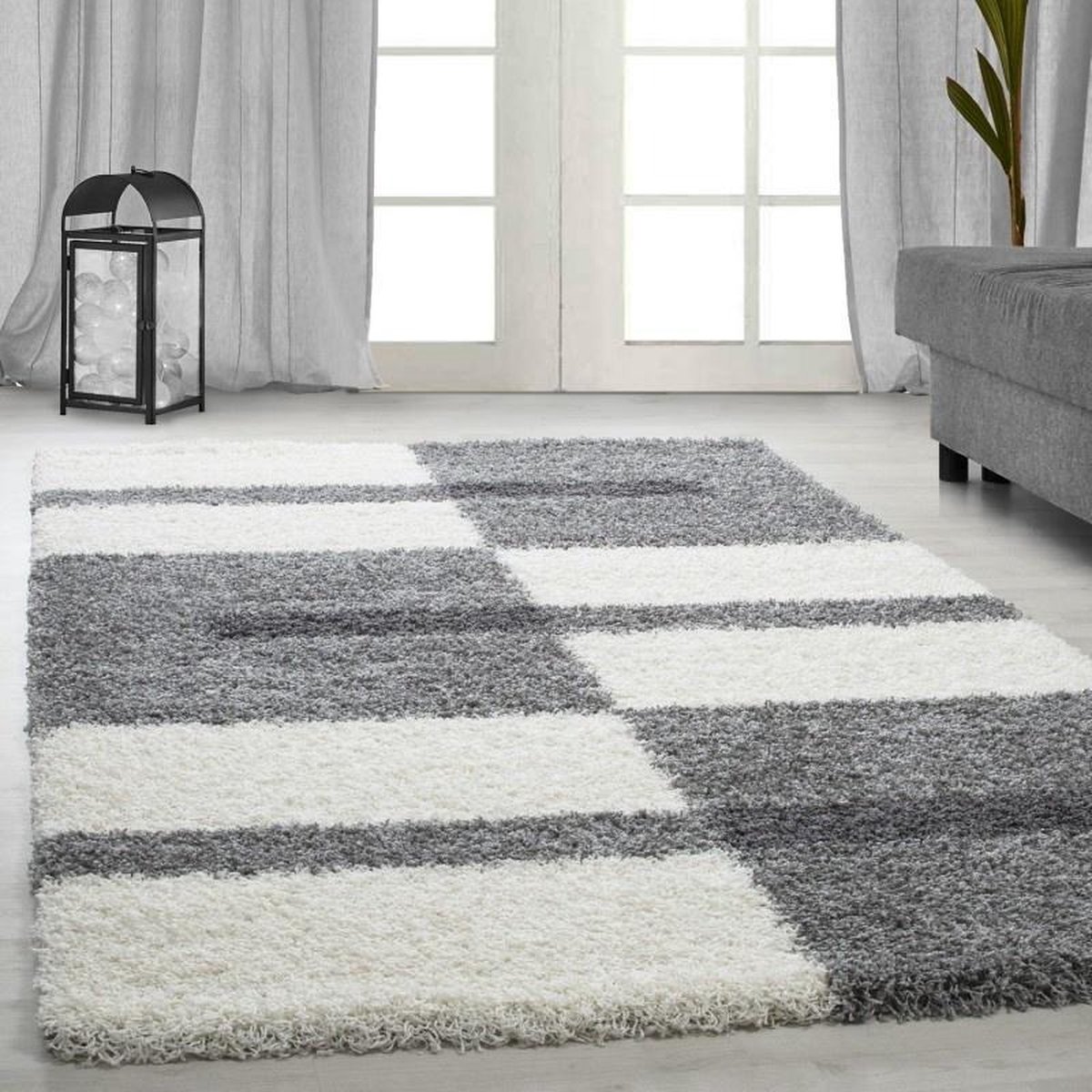 Hoogpolig vloerkleed met ruitpatroon, lichtgrijs, geschikt voor de woonkamer, met jute achterkant, afmeting: 60 x 110 cm