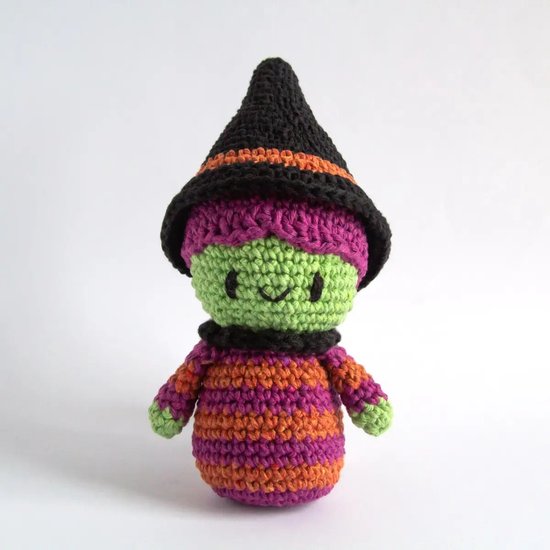 Haakpakket Hoooked Amigurumi - Wicked Witch - complete set met haaknaald en nederlandse gebruiksaanwijzing.