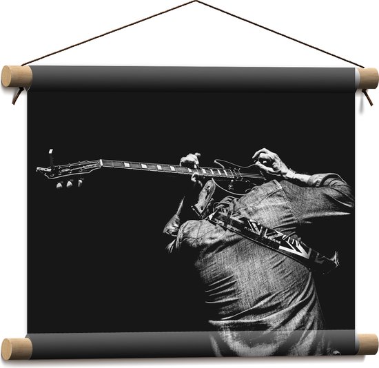 Textielposter - Man met Engelse Vlag op Band van Gitaar op Rug - 40x30 cm Foto op Textiel