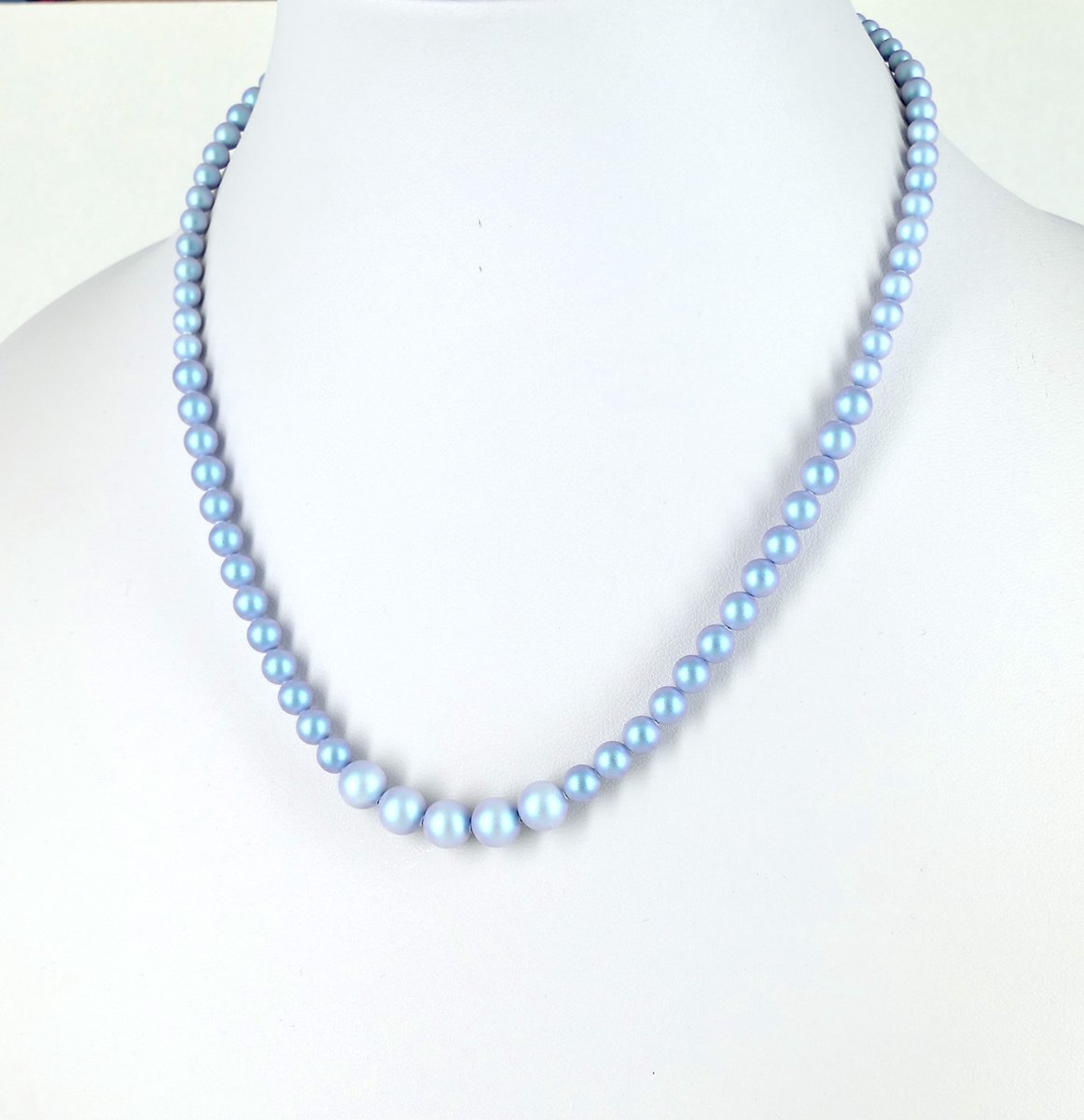 KAYEE - Parelkettting van Swarovski parels - licht Denim blauw - 45cm