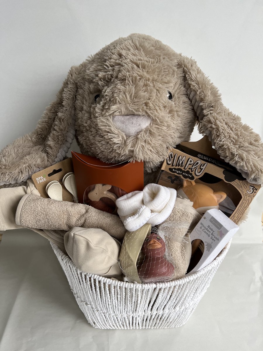 Goedkoopste Kraampakket babycadeau XXL | geboorte | XL knuffel konijn | babykado mand | romper mutsje slab | zand
