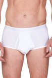 Man met witte Ten Cate tailleslip met zwarte tailleband.