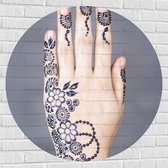 Muursticker Cirkel - Henna Versiering op Hand - 100x100 cm Foto op Muursticker