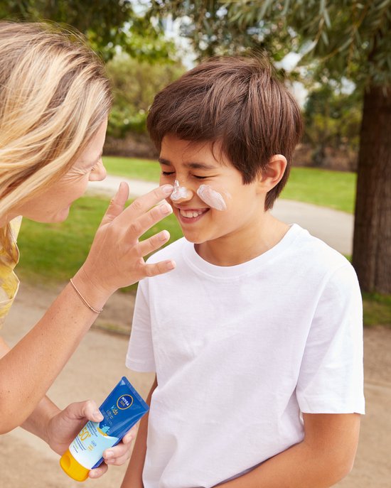 NIVEA SUN Kids Ultra Zonnebrand SPF50 Kinderen - SPF 50+ - Zeer waterproof - Zonnecreme voor Gezicht en Lichaam - 150 ml