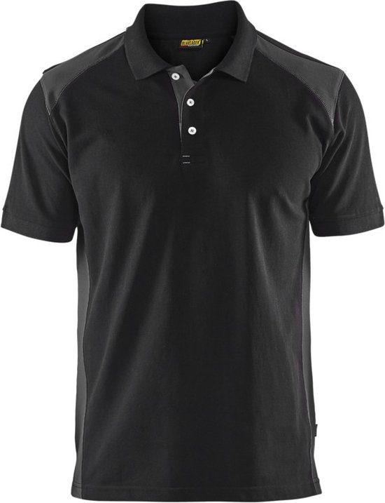 Zwart poloshirt met grijze inzetten op de schouders en zijkanten. Twee witte knopen.